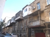 Satılır 5 otaqlı 180 m2 köhnə tikili Səbail r.