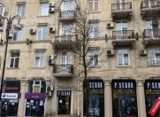 İcarəyə verilir 4 otaqlı 140 m2 köhnə tikili İçəri Şəhər m.