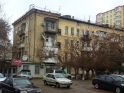 Satılır 3 otaqlı 94 m2 köhnə tikili Elmlər Akademiyası m.