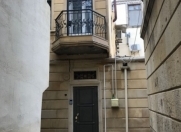 Satılır 4 otaqlı 200 m2 həyət evi Səbail r.