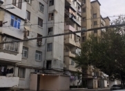 Satılır 4 otaqlı 85 m2 köhnə tikili Xalqlar Dostluğu m.