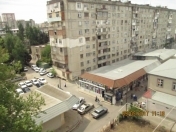 İcarəyə verilir 3 otaqlı 90 m2 köhnə tikili Xalqlar Dostluğu m.