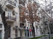 İcarəyə verilir 2 otaqlı 65 m2 köhnə tikili Sahil m.