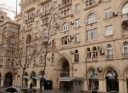 İcarəyə verilir 3 otaqlı 95 m2 köhnə tikili İçəri Şəhər m.