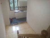 Satılır 3 otaqlı 90 m2 köhnə tikili ABŞ səfirliyi