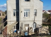 Satılır 7 otaqlı 200 m2 həyət evi Y.Ramana