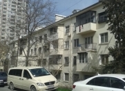 Satılır 3 otaqlı 118 m2 köhnə tikili Elmlər Akademiyası m.