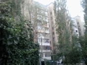 Satılır 4 otaqlı 90 m2 köhnə tikili Ukrayna dairəsi