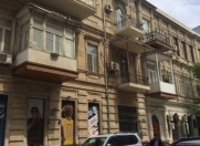 İcarəyə verilir 4 otaqlı 155 m2 köhnə tikili Sahil m.