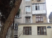 Satılır 3 otaqlı 75 m2 köhnə tikili Gənclik m.