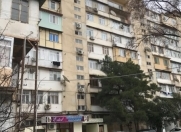 Satılır 4 otaqlı 90 m2 köhnə tikili Gənclik m.