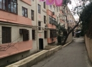 Satılır 2 otaqlı 45 m2 köhnə tikili 1 mkr