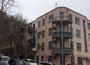 İcarəyə verilir 2 otaqlı 70 m2 köhnə tikili İçəri Şəhər m.