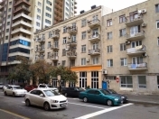 İcarəyə verilir 3 otaqlı 85 m2 köhnə tikili Hilton otel