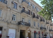 İcarəyə verilir 4 otaqlı 200 m2 ofis Nizami m.