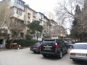 İcarəyə verilir 2 otaqlı 50 m2 köhnə tikili Memar Əcəmi m.