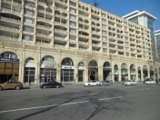 İcarəyə verilir 3 otaqlı 110 m2 köhnə tikili Hilton otel