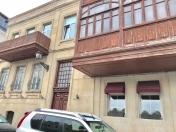 İcarəyə verilir 3 otaqlı 100 m2 köhnə tikili İçəri Şəhər