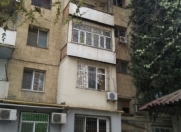 Satılır 2 otaqlı 73 m2 köhnə tikili Xalqlar Dostluğu m.