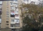 Satılır 3 otaqlı 75 m2 köhnə tikili Yasamal r.