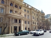 Satılır 4 otaqlı 90 m2 köhnə tikili Gənclik m.