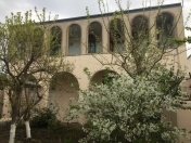 Satılır 6 otaqlı 400 m2 həyət evi Qaraçuxur