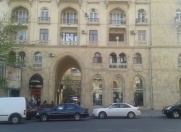 İcarəyə verilir 3 otaqlı 83 m2 köhnə tikili Fəvvarələr meydanı