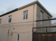 Satılır 4 otaqlı 130 m2 həyət evi Yasamal bazarı