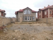 Satılır 7 otaqlı 240 m2 həyət evi Saray