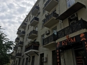 Satılır 2 otaqlı 62 m2 köhnə tikili Elmlər Akademiyası m.