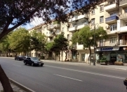 Satılır 2 otaqlı 60 m2 köhnə tikili Elmlər Akademiyası m.