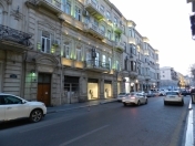 İcarəyə verilir 5 otaqlı 250 m2 köhnə tikili Azərbaycan kinoteatrı