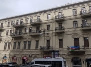 İcarəyə verilir 4 otaqlı 220 m2 köhnə tikili Sahil m.