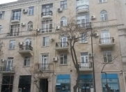 İcarəyə verilir 3 otaqlı 84 m2 köhnə tikili İçəri Şəhər m.