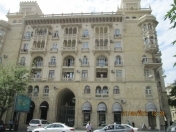 İcarəyə verilir 3 otaqlı 84 m2 köhnə tikili İçəri Şəhər m.