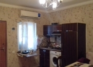 Satılır 42 otaqlı 42 m2 həyət evi Elmlər Akademiyası m.