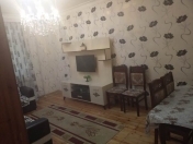 İcarəyə verilir 3 otaqlı 87 m2 köhnə tikili Memar Əcəmi m.