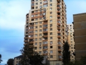 Satılır 2 otaqlı 90 m2 yeni tikili İnşaatçılar m.