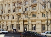 İcarəyə verilir 3 otaqlı 128 m2 köhnə tikili İçəri Şəhər m.