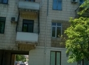 İcarəyə verilir 2 otaqlı 65 m2 köhnə tikili Sahil m.