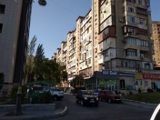 İcarəyə verilir 3 otaqlı 80 m2 köhnə tikili İnşaatçılar m.