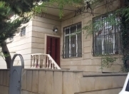 Satılır 4 otaqlı 120 m2 köhnə tikili Nizami m.