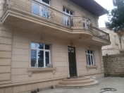 Satılır 6 otaqlı 220 m2 həyət evi Nəsimi heykəli