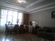 Satılır 3 otaqlı 126 m2 yeni tikili İnşaatçılar m.