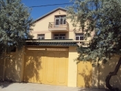 Satılır 8 otaqlı 450 m2 villa Sulutəpə