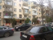 Satılır 3 otaqlı 72 m2 köhnə tikili Elmlər Akademiyası m.