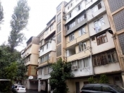 Satılır 2 otaqlı 65 m2 köhnə tikili Elmlər Akademiyası m.