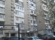 Satılır 4 otaqlı 100 m2 köhnə tikili İnşaatçılar m.