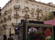 İcarəyə verilir 3 otaqlı 90 m2 köhnə tikili Sahil m.