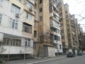 Satılır 4 otaqlı 100 m2 köhnə tikili Xalqlar Dostluğu m.